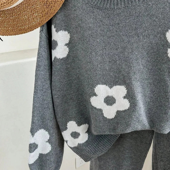 Grey Casual Women's Crochet Floral Pattern Sweater Top And Pants Knit Set - Picture 3 of 6